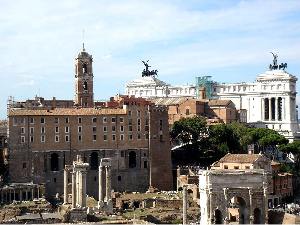 Victor Emanuel II monument, gezien vanaf het Forum te Rome