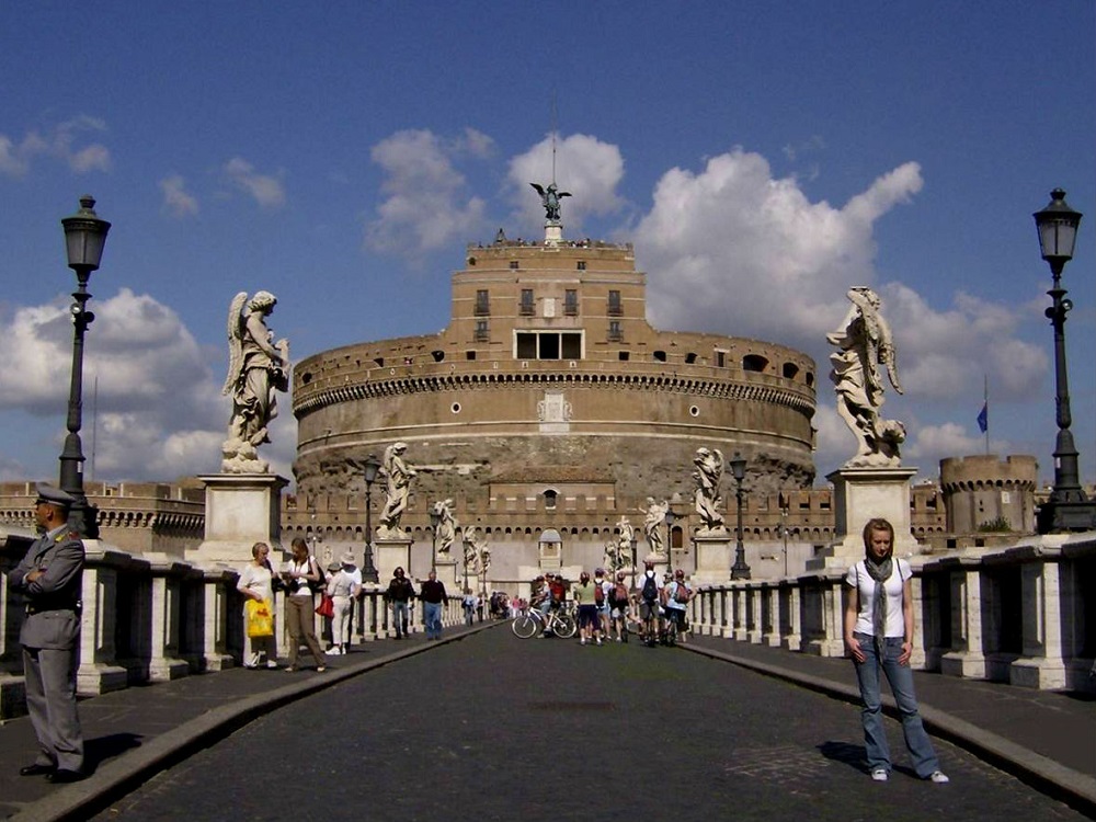 De Engelenbrug te Rome, die leidt naar de Engelenburcht