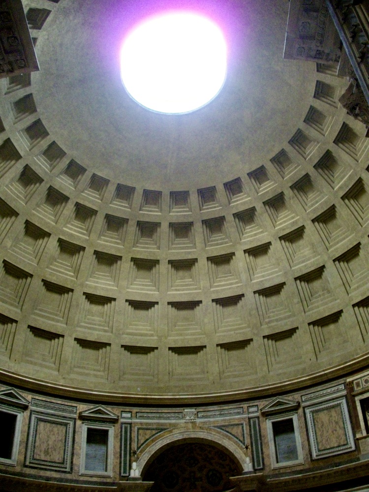 De oculus in de koepel van het Pantheon te Rome