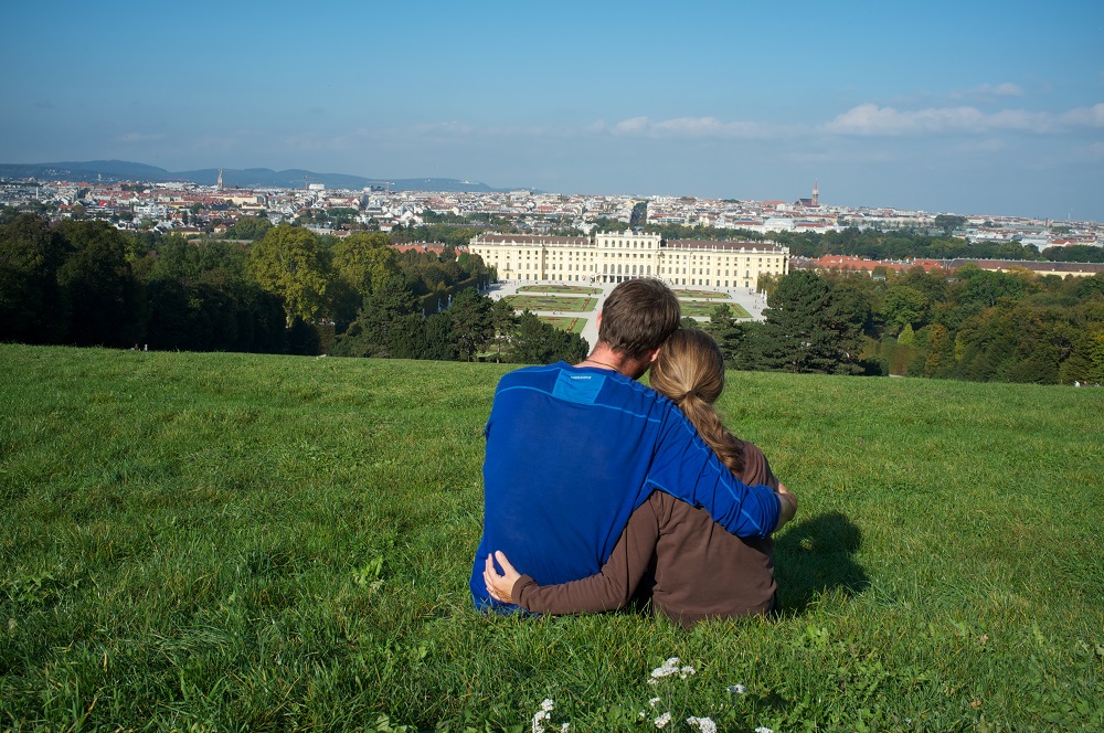 Na drie weken fietsen hebben we Wenen bereikt en genieten we van het uitzicht bij Schönbrunn