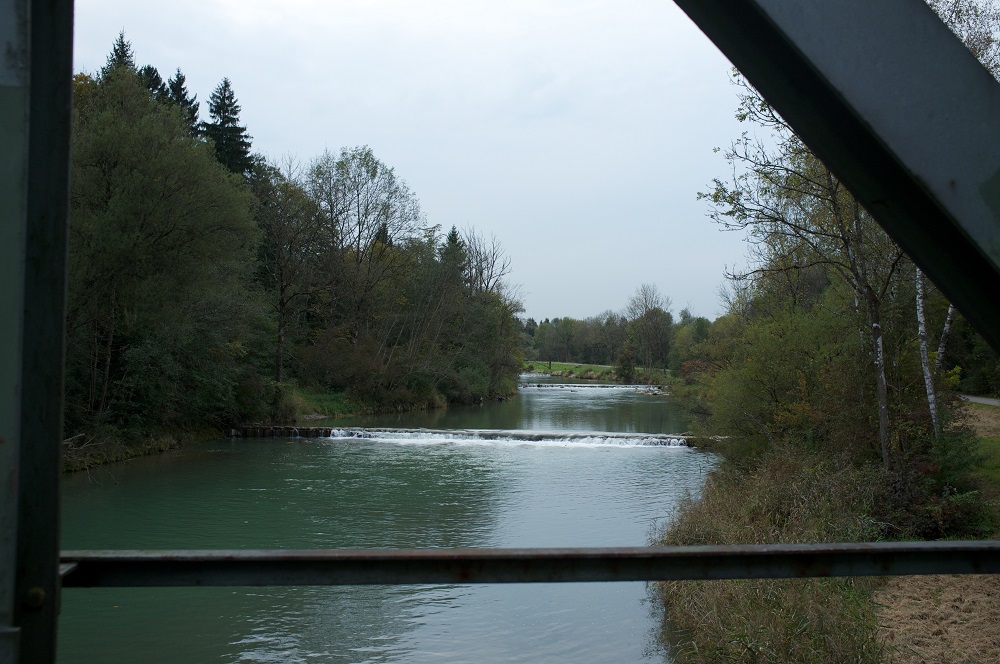 Een brug over de Mangfall rivier