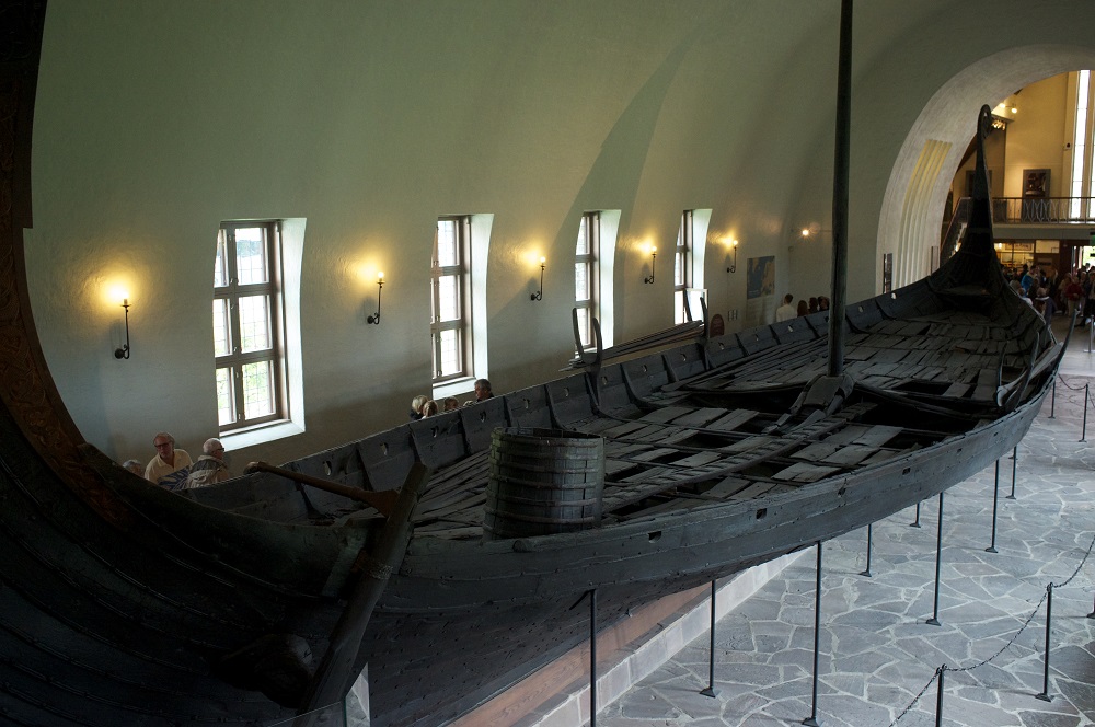 Vikingschipmuseum, Oslo Een opgegraven schip in het Vikingschipmuseum te Oslo