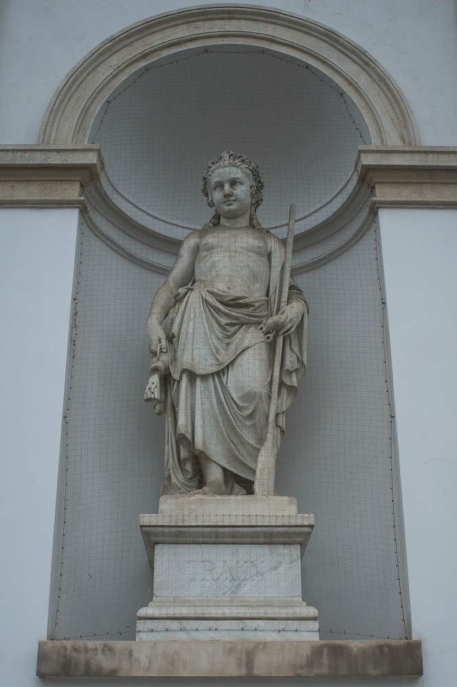 Traun-personificatie De personificatie van de rivier Traun bij de Albrechtsfontein op het Albertinaplatz te Wenen